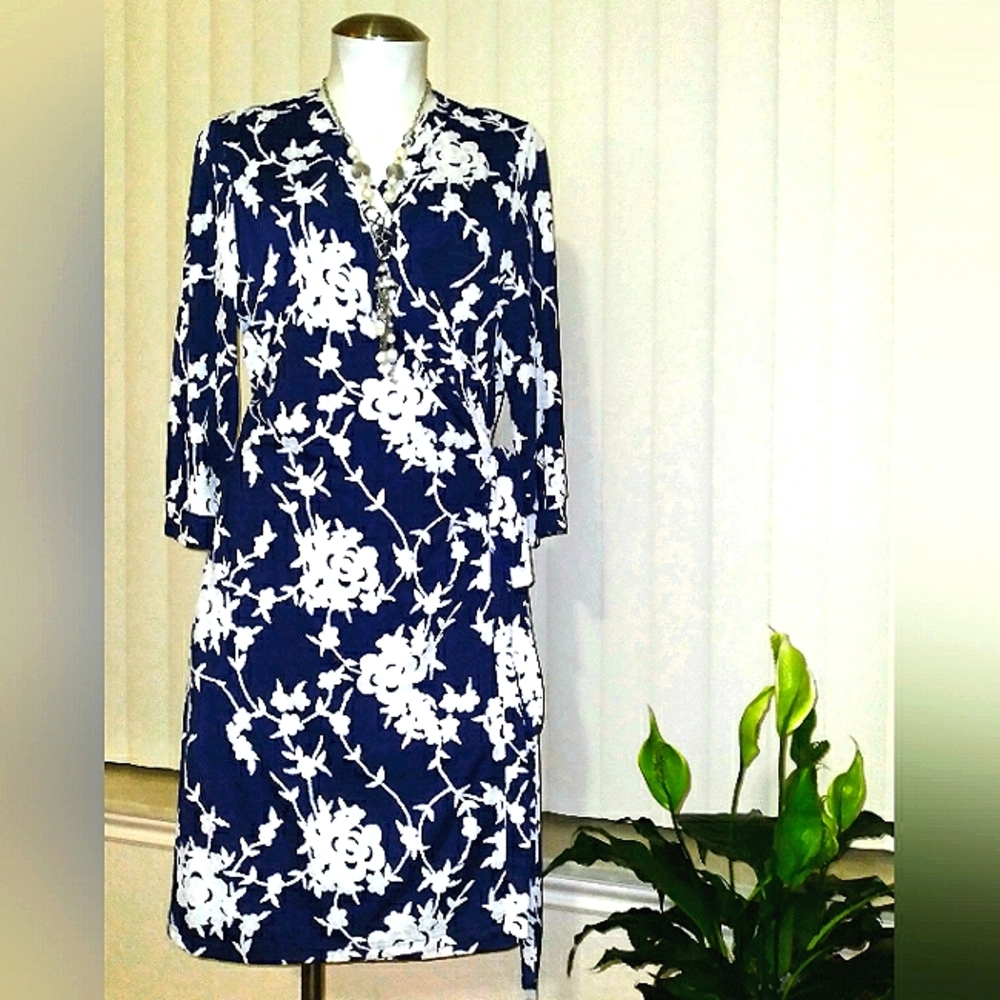 👗IT'S A SALE!! Floral Navy & White Wrap Dress👗